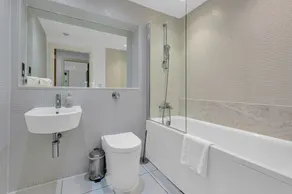 Grand Two Bedroom Apartment in Canary Wharf by MySquare - Image 2