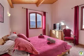 Charming Provençal farmhouse facing Mont Ventoux; heated pool, hot tub, and pétanque - Image 4