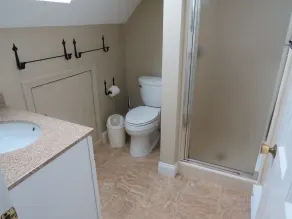 Charme 3 chambres, 2 salles de bain qui peut accueillir 8. Traversez la rue de la plage et passer vos journées au soleil et froides eaux chaudes, tout en profitant de la vue du sanctuaire Monomoy Wildlife. Grand espace pour se détendre et divertissant - Image 4