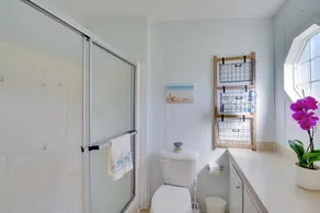 Sebastien Cottage w/ Screened Porch, 5 Mi to Beach - Image 3