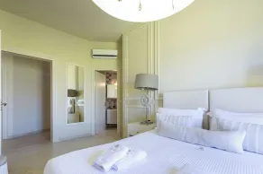 Fullt bemannad Beachfront bostad på en sandstrand med 150 kvm privat pool - Image 4