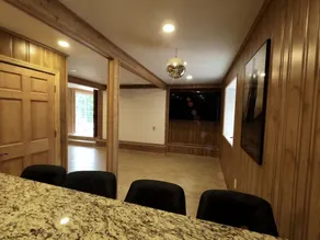 Cozy 4bd with the gym, sauna, hot tube seasonal pool - Image 3
