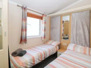 109 PENTNEY LAKES, family friendly, with a garden in King's Lynn - Image 4