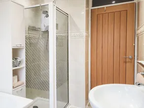 3 bedroom accommodation in Plains, near Glasgow - Image 4