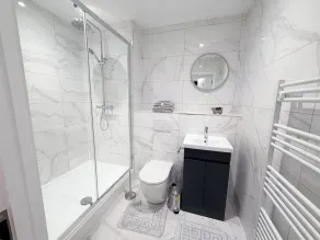 The Old Bank Apartments - Image 3