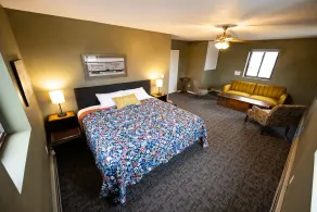 Historic Tavern Keeper's Apartment in Duluth/Superior above a brewery taproom - Image 4