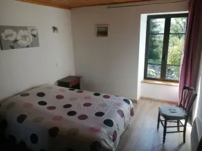GITE 5 personnes accessible par le coté de la maison. WIFI gratuit - Image 5