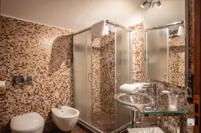 Urbanicooh Garisenda Apartment - Image 3