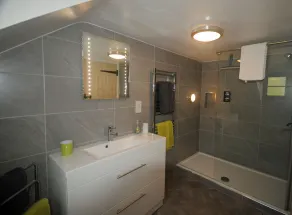 Beautiful and Quiet Rural hideaway for two near Ludlow with stunning views - Image 4