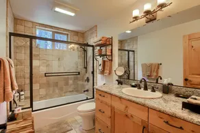 Maison de luxe à l'intérieur des portes de Yosemite et à seulement quelques minutes du fond de la vallée - Image 5