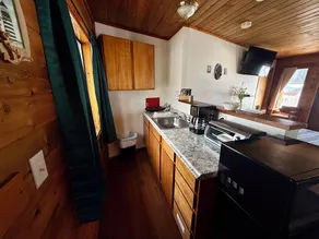 Scenic Bay Motel room 4 - Image 3