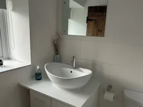 En smuk familieferiehus med masser af karakter i en idyllisk landsby - Image 4