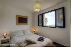 Apartment in the maquis facing the sea, 5mm from the beach and shops - Image 2