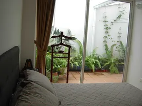 Apartamento con patio y aire acondicionado en el Barrio San Antonio - Image 4