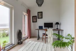 Captivating 3-Bed Villa in Halanda with Lake View - Image 5