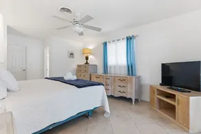 Waterfront Home at Bella Acqua – Heated Pool, Dock & Beach 5-Minutes Away - Image 5