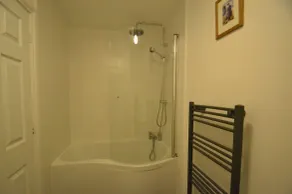 Great dog friendly 2 bed apartment close to village and beach. - Image 4