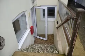 Willow Tree 1 bed Apartment - Stayseekers - Image 5