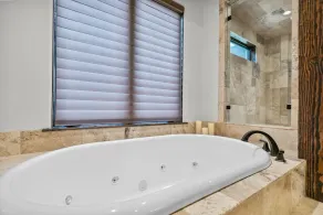 Luxury Sunriver Estate | 5 Kings + Bunk Rm | Huge Spa & Arcade | Chef's Kitchen - Image 4