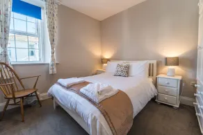 Geräumiges 2-Bett in charmanter Coaching-Mews in perfekter Lage - Image 3