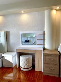 Beautiful modern Waterfront apartment with pool and free parking 5min from beach - Image 2