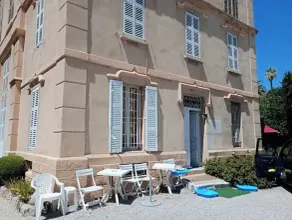 Beach House on the right Palais - up to 3CH showers - FIBRE - PKG (s) secured (s) - Image 4