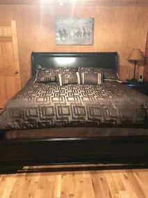 4500 sq ft Secluded Log Cabin Home on 17 acres - Image 5