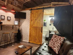 Tiny Home Cabin @ Nolin Lake Close to Mammoth Cave. Couple's Retreat w/ Hot Tub  - Image 2