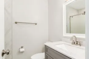 Fully updated w/Large great room for family time, game room, Close to Zoo! - Image 3