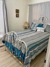 Doc's Hideaway, a Pet Friendly Home Near Manhattan - Image 4
