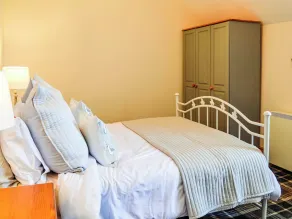 2 bedroom accommodation in Drummore - Image 4
