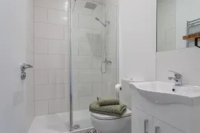 Eastside Belfast City Apartment - Image 4