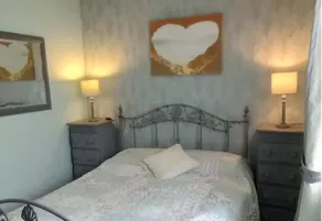 3 Bed Chalet - Sleeps 6 - Parking - Garden - Wifi - Image 4