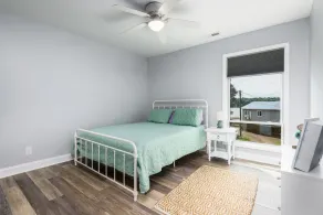 Lakefront, two bedroom, full bath. Relax, swim, kayak & fish on Lake Lookout. - Image 4
