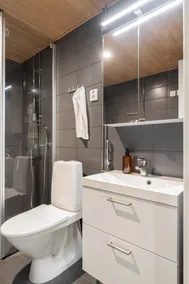 Bright 2BR Apartment with Lake Views - Image 5