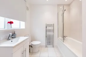 Modern 2-Bed, 2-Bath Bungalow - Image 4