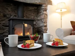 LITTLE HOW, pet friendly, character holiday cottage in Grasmere - Image 2