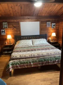 Cabine confortable sur la rivière Sol Duc pour quatre personnes. Cuisine entièrement fournie et linge. - Image 5