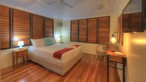 Lemonade - Renovated Alma Bay island home with entertaining deck and private tropical pool - Image 5