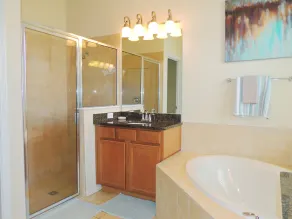 Luxe 3 Chambres, 2 salles de bain Piscine Accueil Sur le lac. - Image 3
