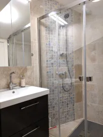 A charming pet friendly country house with modern amenities. - Image 2