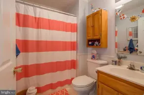 Spacious Home Close to the Beach and Bay - 5 bedroom w/Separate In-Law Suite! - Image 4