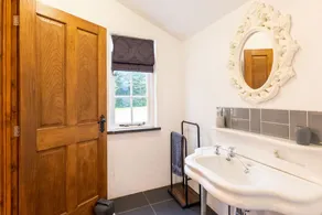 Country retreat outside Exeter, panoramic views,  hot tub, log burner. - Image 4