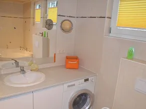 Child-friendly vacation home \"Kuschelmuschel 14\" in Baabe. A relaxing getaway with a sauna and hot tub, a washing machine, a furnished patio, and just about 150 meters from the beach. - Image 2