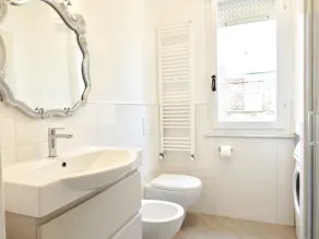 Lovely 3 bedroom apartment on the seaside with 3 bedrooms & 2 bathrooms. - Image 3