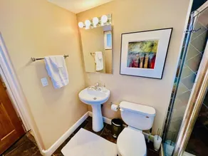 Luxury home in prime downtown location: views of the Rocky Mountains - Image 3