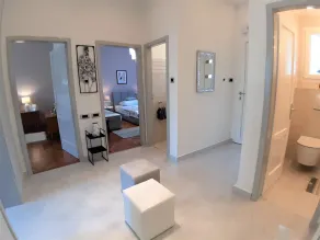 Luxury apartment in the city center with a large terrace, garden, private garage - Image 2