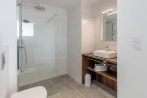 Villa ELISA Piscine Intérieure partagée chauffée à 29 degrés à 100m de la plage - Image 4