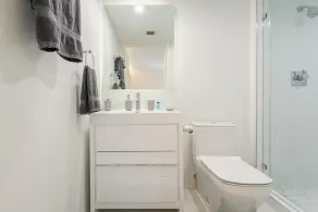 BEACHFRONT Stunning 2 Bed 2 Bath w/ Free Parking - Image 5