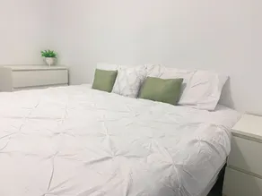 Cozy 1BR Condo w/ In-Suite Laundry, Gym, Free Parking and Full Kitchen - Image 5